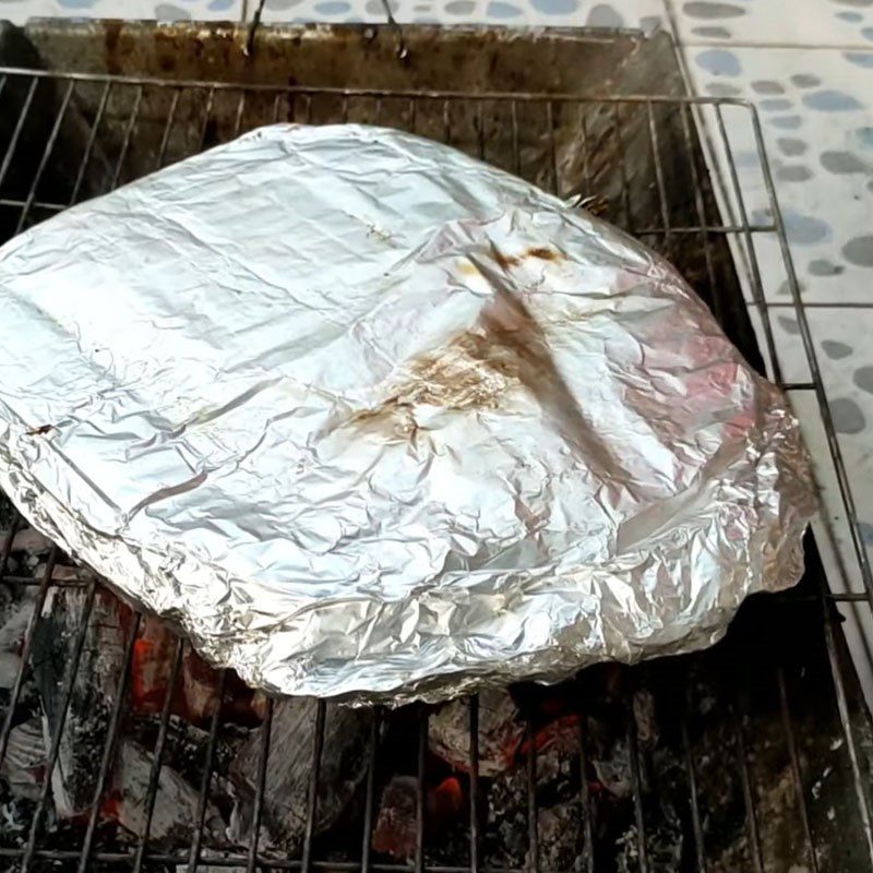 Step 4 Grill the fish Grilled tuna with salt and chili