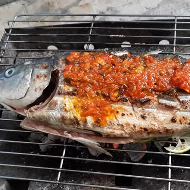 Step 4 Grill the pomelo fish Grilled pomelo fish with chili salt