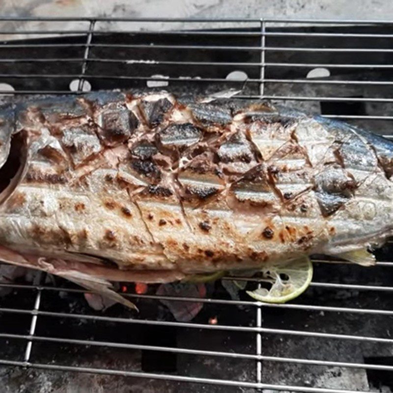 Step 4 Grill the pomelo fish Grilled pomelo fish with chili salt