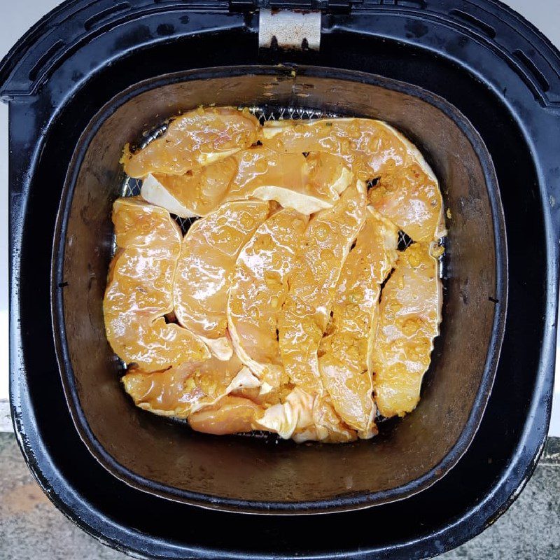 Step 3 Grill the fish with an air fryer for La Vong fish cake