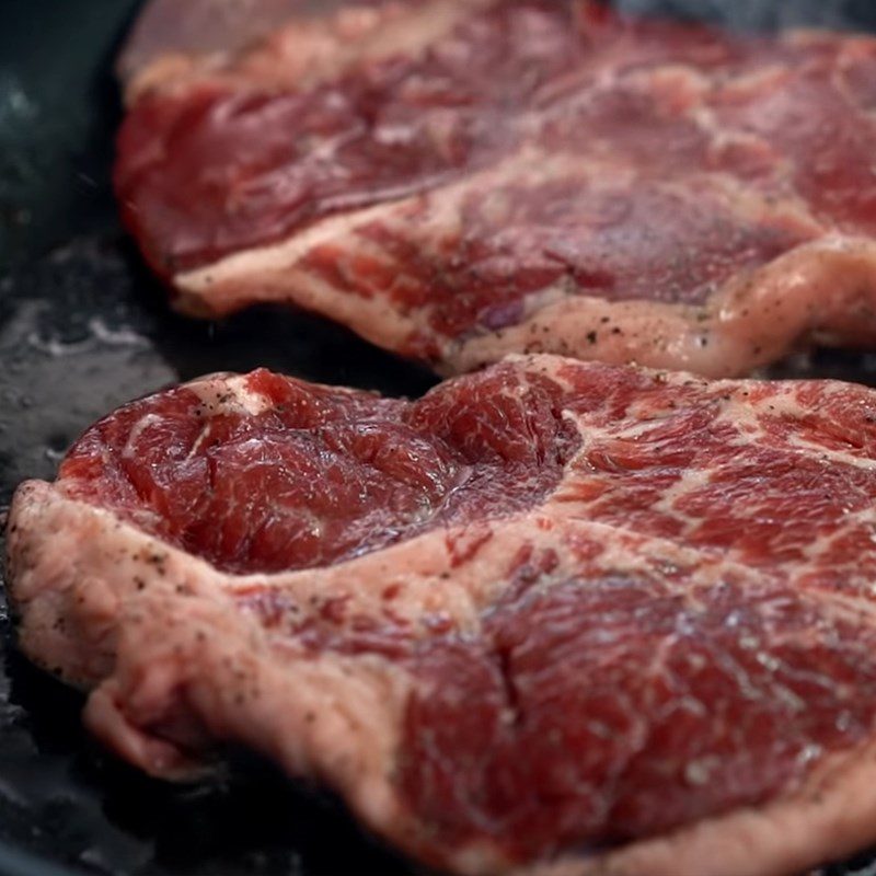 Step 4 Grilling beef in a pan Grilled beef salad