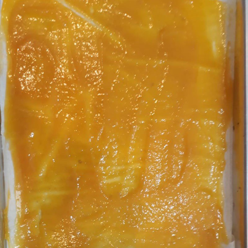 Step 3 Bake the mixture for Nha Trang mango rice paper