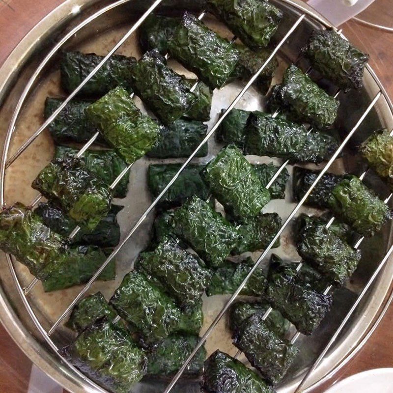 Step 4 Grilling beef in betel leaves