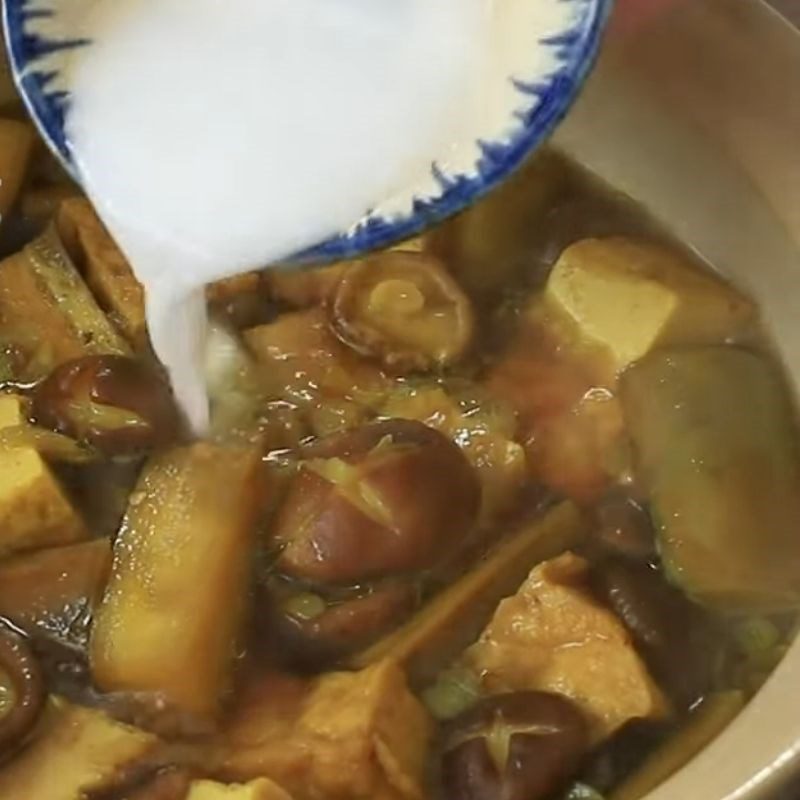 Step 3 Stewed eggplant with tofu Vegetarian stewed eggplant with tofu