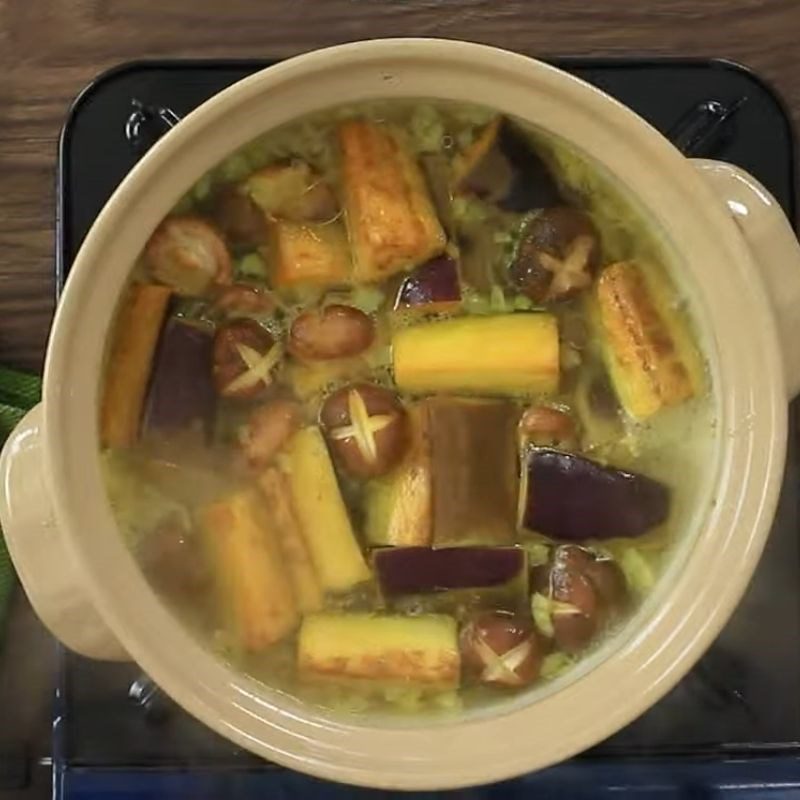 Step 3 Stewed eggplant with tofu Vegetarian stewed eggplant with tofu