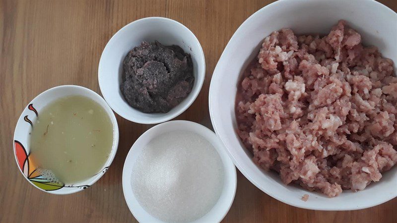 Ingredients for minced meat with shrimp paste