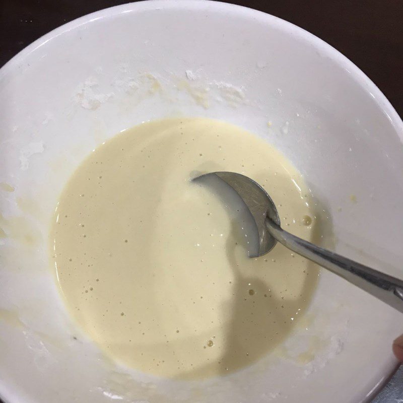 Step 2 Prepare the batter for crispy fried tofu (recipe shared by a user)