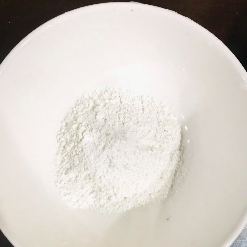 Step 2 Prepare the batter for crispy fried tofu (recipe shared by a user)