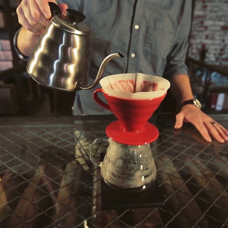 Step 4 Brewing coffee Filter paper coffee