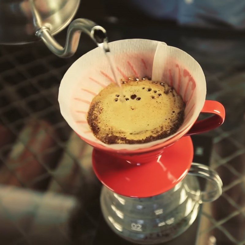 Step 4 Brewing coffee Filter paper coffee