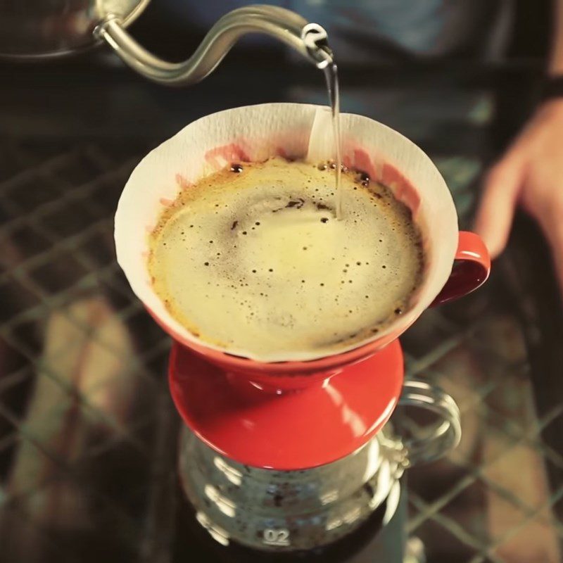 Step 4 Brewing coffee Filter paper coffee