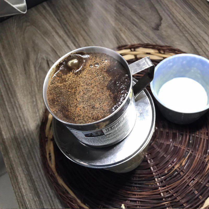 Step 1 Brew coffee Coconut milk coffee (recipe shared by a user)