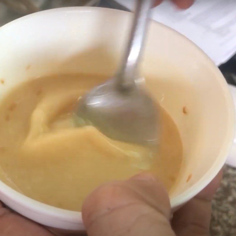 Step 5 Mixing the seasoning for sour bamboo shoot fish hot pot