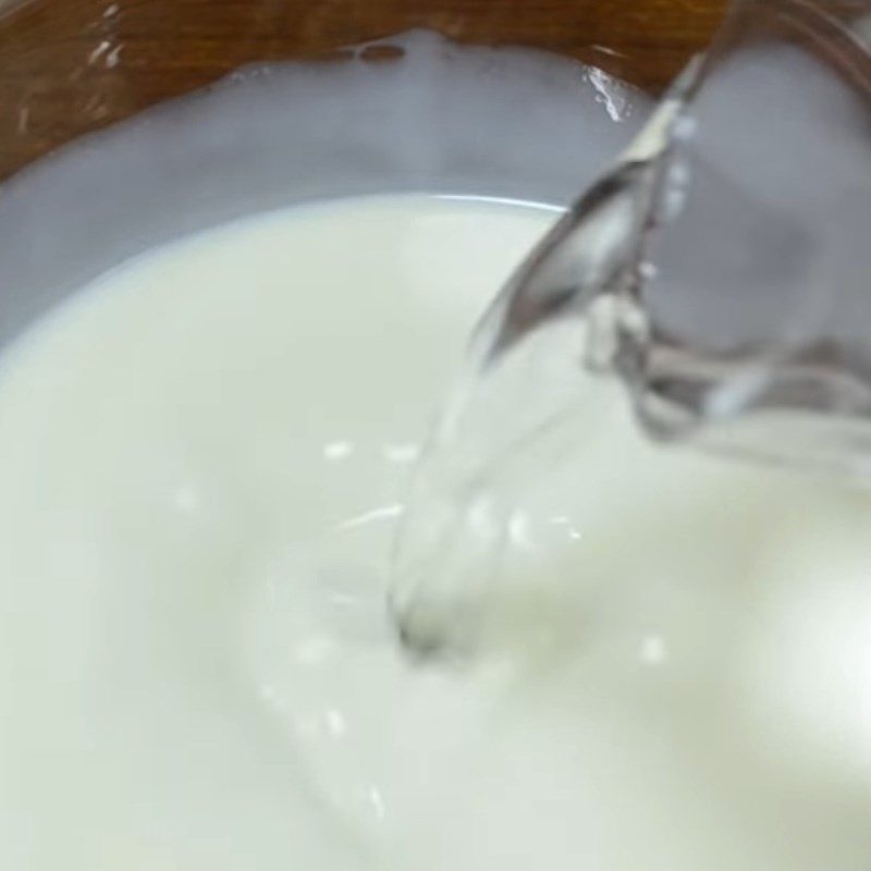 Step 2 Mixing yogurt Yogurt from powdered milk without using starter yogurt
