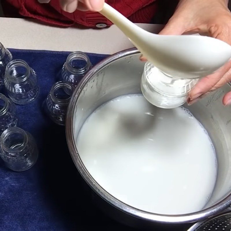 Step 3 Mixing yogurt mixture Greek yogurt using an electric pressure cooker