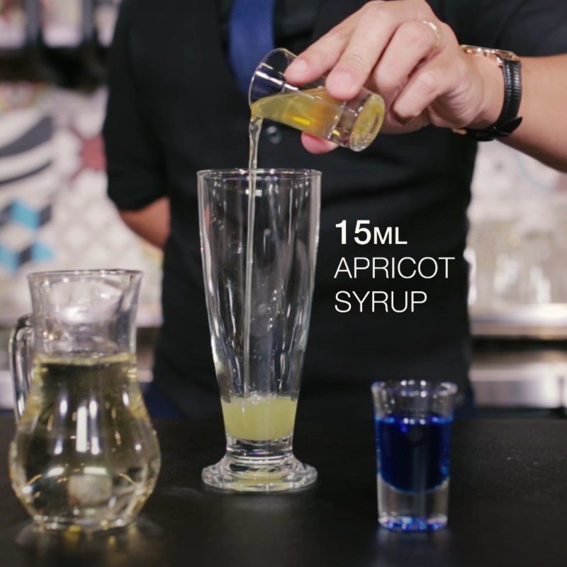 Step 1 Mix the syrup for Blue Ocean Soda