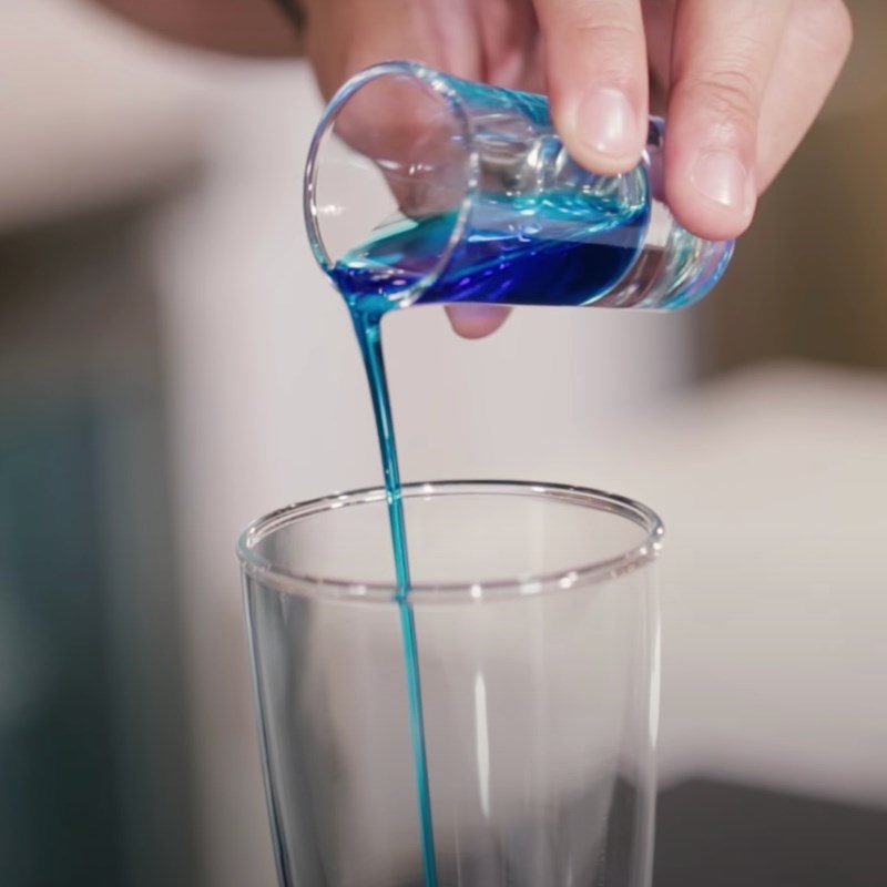 Step 1 Mix the syrup for Blue Ocean Soda