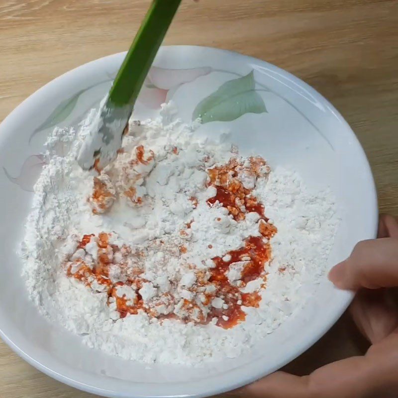 Step 3 Color the dough for water-dragging cake with carp