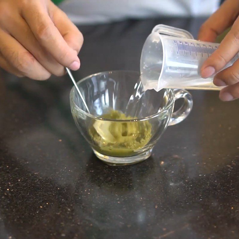 Step 1 Prepare matcha for Matcha macchiato
