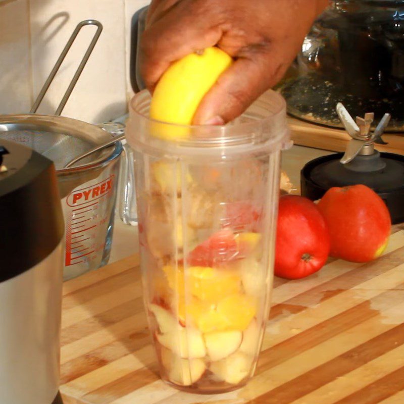 Step 2 Blend the Orange and Apple Mixture for Apple Orange Juice