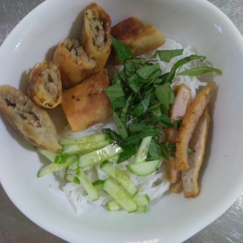 Step 4 Completion How to make noodle spring rolls with store-bought spring rolls