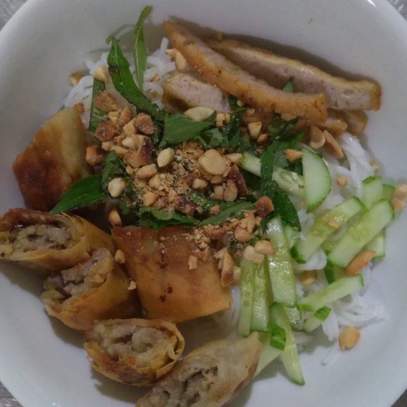 Step 4 Completion How to make noodle spring rolls with store-bought spring rolls