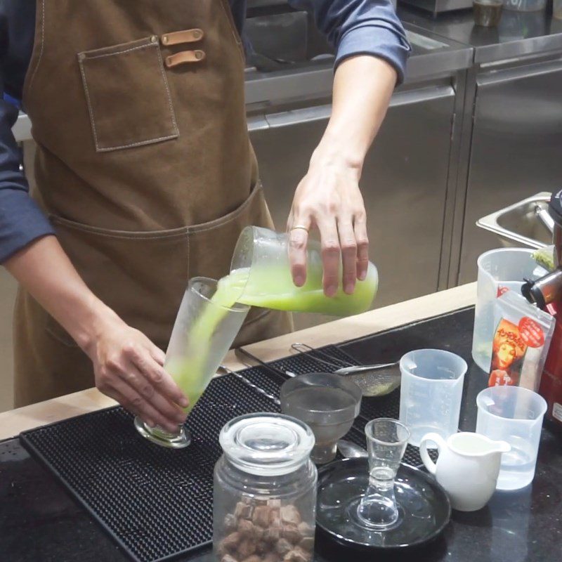 Step 2 Mix the green mango juice Green mango juice with salted plum