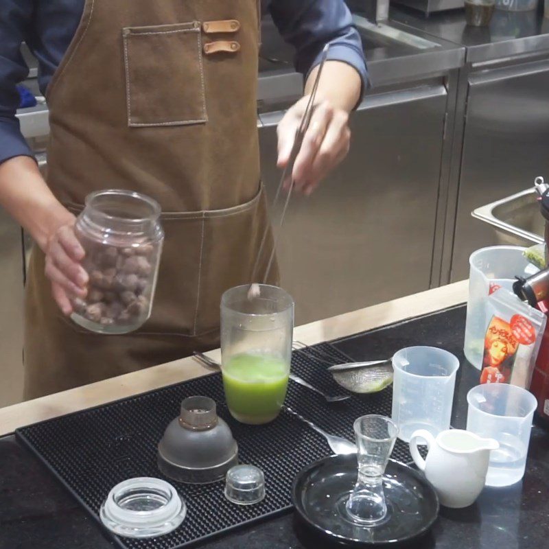 Step 2 Mix the green mango juice Green mango juice with salted plum