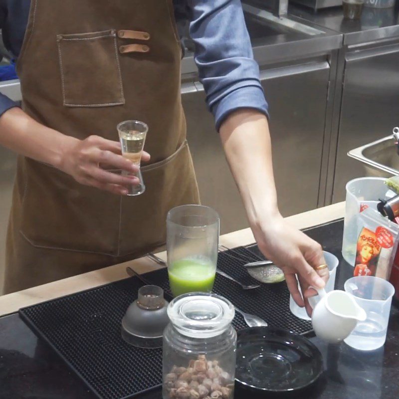 Step 2 Mix the green mango juice Green mango juice with salted plum