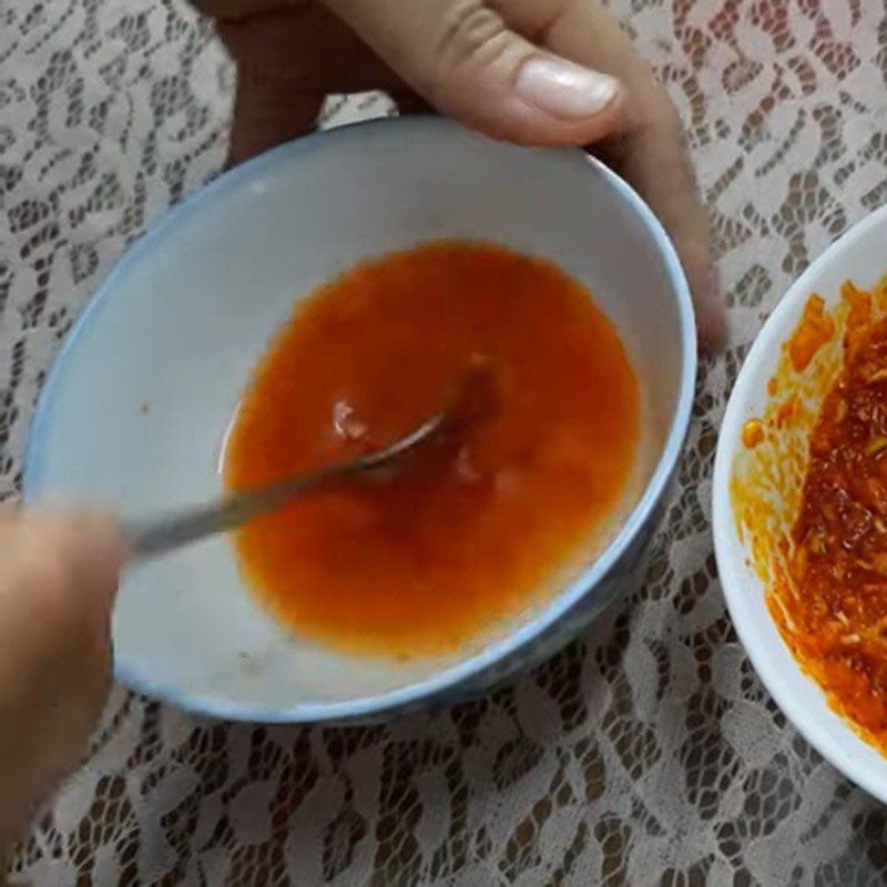 Step 3 Make the sauce Pomelo fish grilled with salt and chili