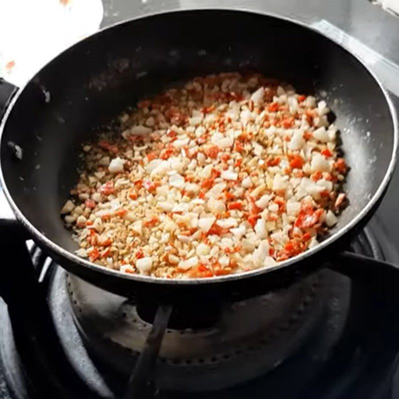 Step 3 Prepare the sauce for grilled pomelo fish with chili salt
