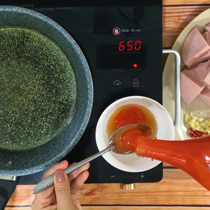 Step 2 Make the sauce for Fried Pork Sausage with Fish Sauce