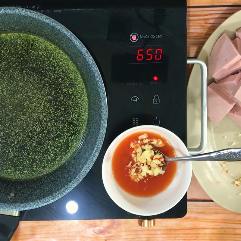 Step 2 Prepare the sauce for fried Vietnamese pork sausage