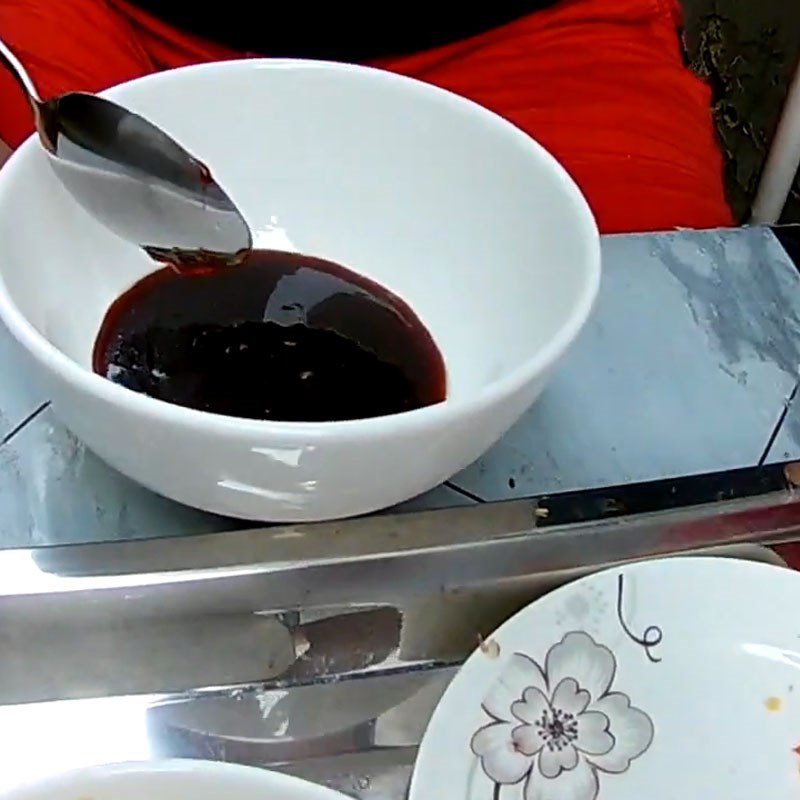 Step 2 Make the sauce for grilled tuna with satay
