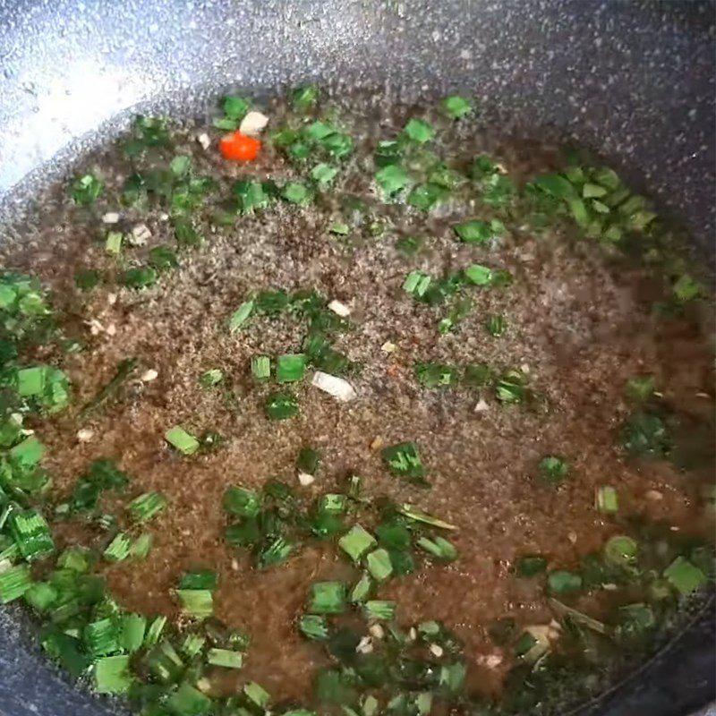 Step 2 Make the sauce for lotus stem salad with vegetarian shrimp