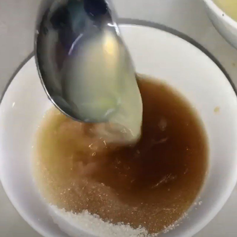Step 4 Mixing the salad dressing Papaya shrimp salad