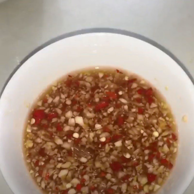 Step 4 Mixing the salad dressing Papaya shrimp salad