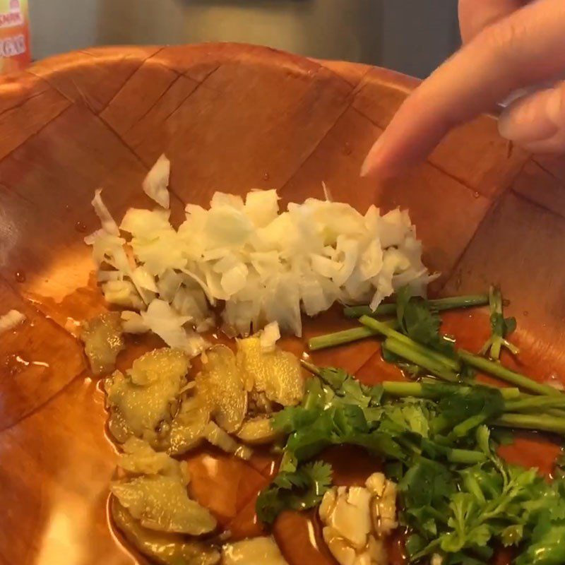 Step 3 Mix the marinade for grilled tuna