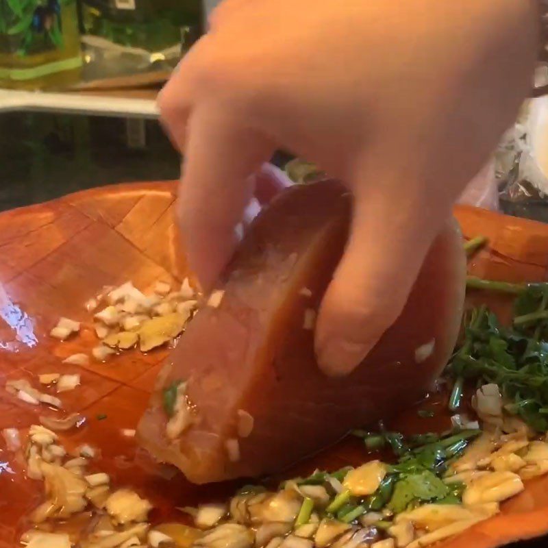 Step 3 Mix the marinade for grilled tuna