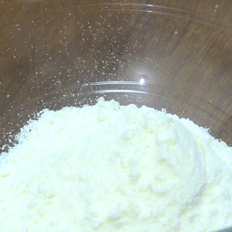 Step 1 Mix the milk for Yogurt made from powdered milk without yogurt starter