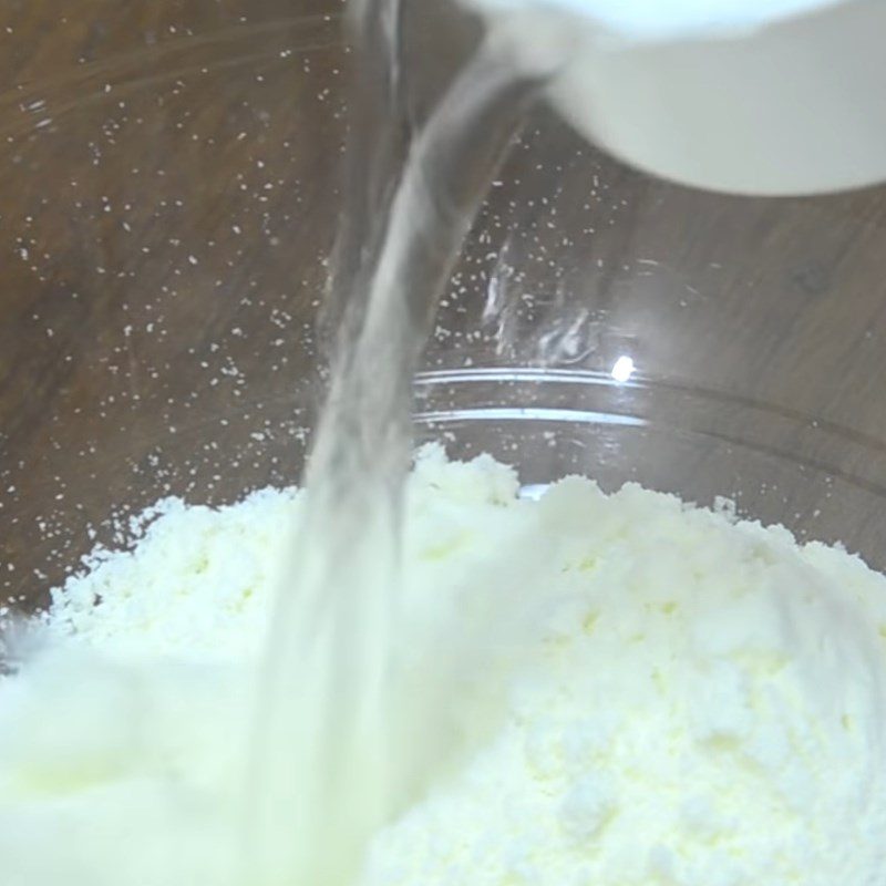 Step 1 Mix the milk for Yogurt made from powdered milk without yogurt starter