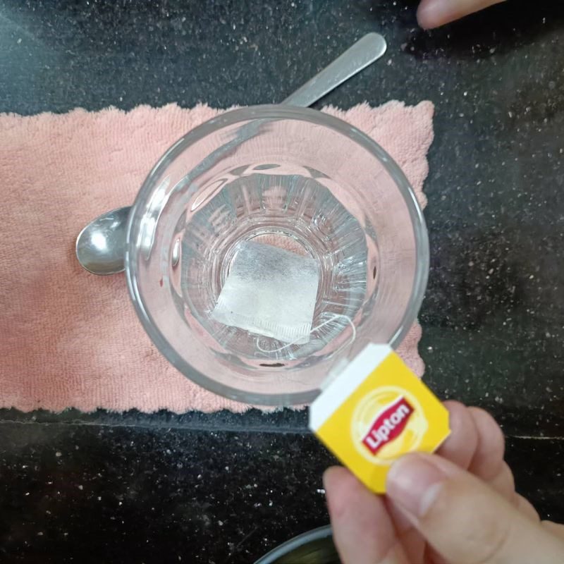 Step 1 Brew the tea for Avocado Milk Tea