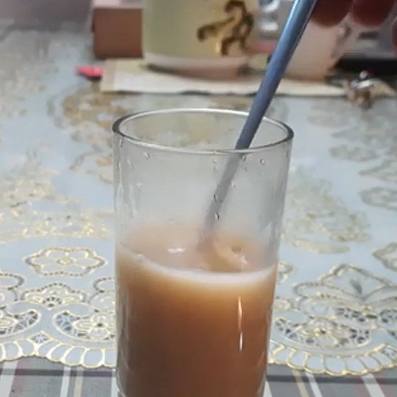Step 2 Brew artichoke tea with milk Artichoke milk tea with tea bags