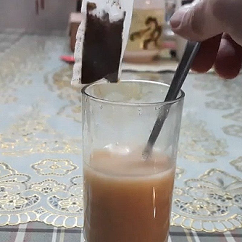 Step 2 Brew artichoke tea with milk Artichoke milk tea with tea bags