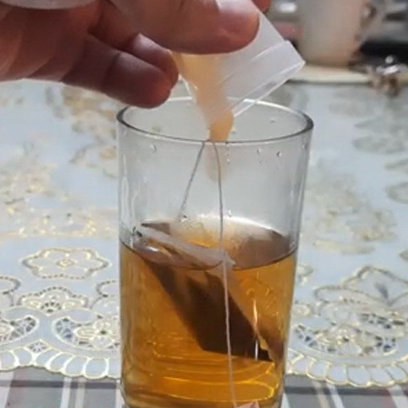 Step 2 Brew artichoke tea with milk Artichoke milk tea with tea bags