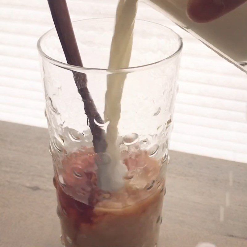 Step 3 Making milk tea for mochi milk tea