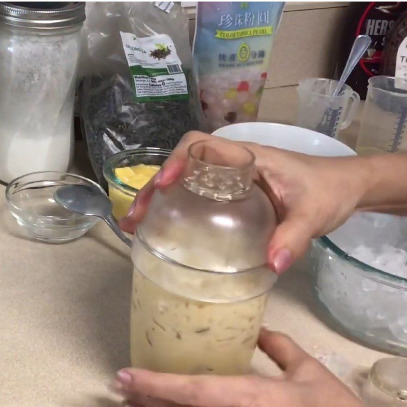 Step 2 Make milk tea coconut milk powder