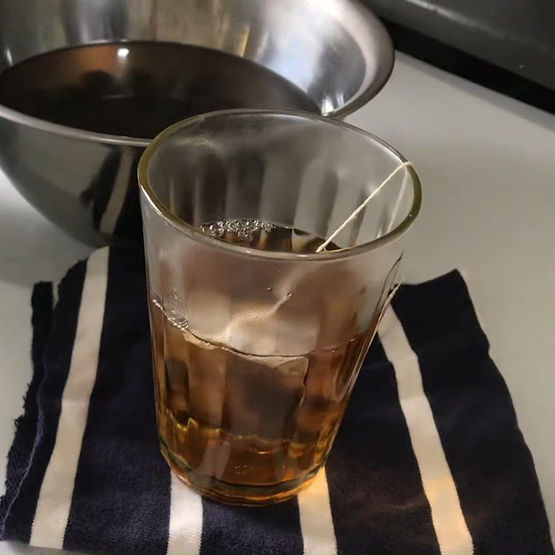 Step 1 Make milk tea Cheese Foam Milk Tea (without cream cheese)