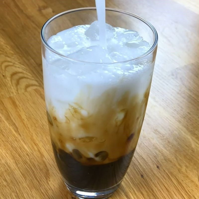 Step 2 Prepare milk tea with fresh matcha milk and black sugar pearls