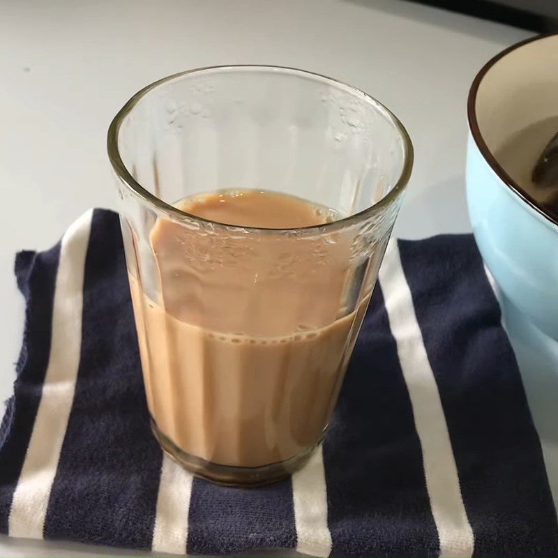 Step 1 Prepare milk tea with cream cheese (without cream cheese)